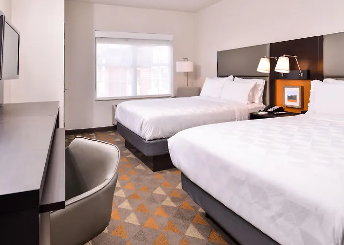 Holiday Inn And Suites Addison By Ihg